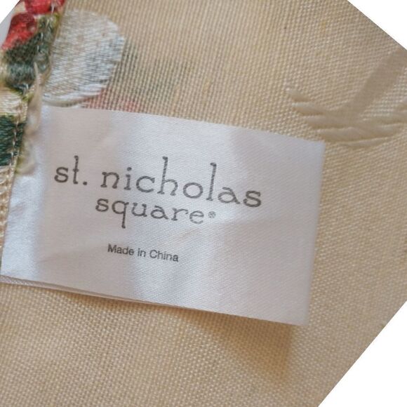 St Nicholas Square Christmas Napkin Cloth Fabric Set of 2 Winter Pine Branches. - Picture 3 of 16